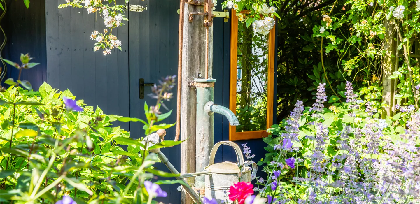 Brunnenpumpe im Garten